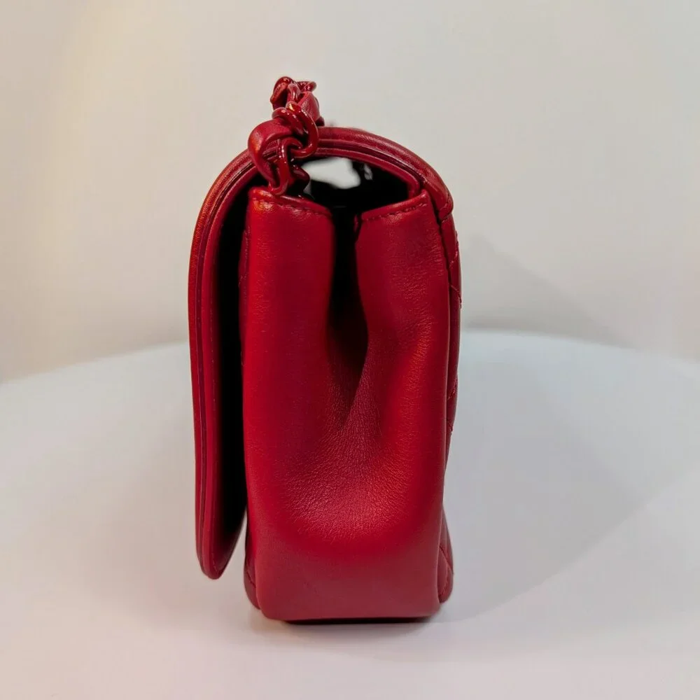 Chanel Rare Classic All-Red Flap Bag in Quilted Lambskin with Filigree CC - Picture 3 of 16